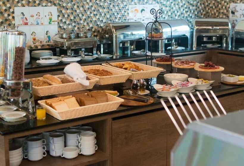 منتجع Rawayana Central Park Villas