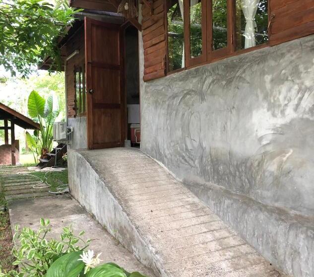 리조트 บ้านวารีชีวา Wareecheewa