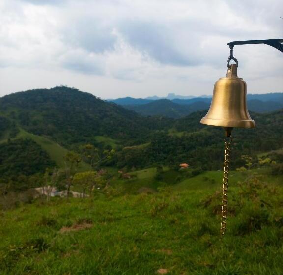 ユースホステル Embahu Suítes   Vista Para Pedra Do Baú E Banheira De Imersão
