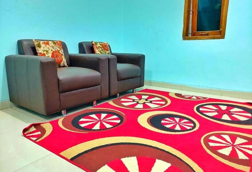 호스텔 Ngekost Harian