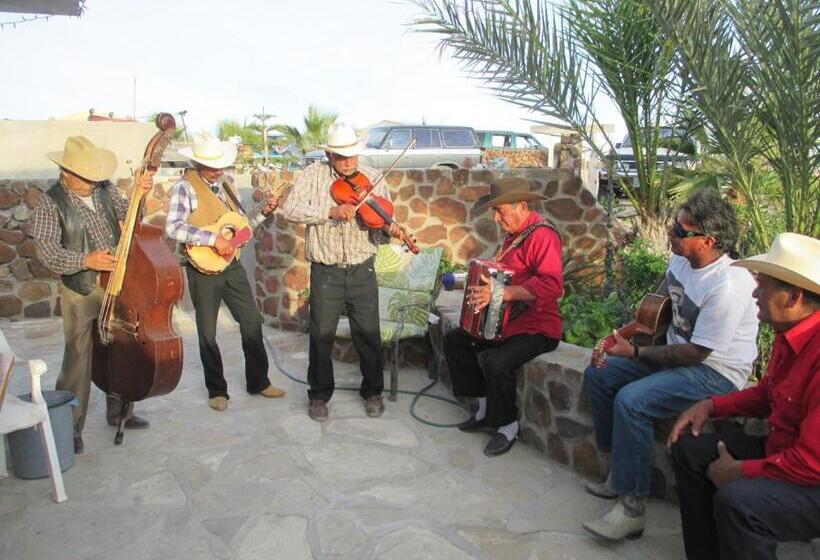 فندق صغير La Bufadora Inn