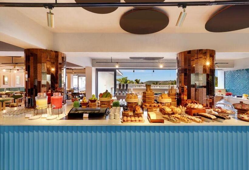 אתר נופש Grand Mercure Goa Candolim