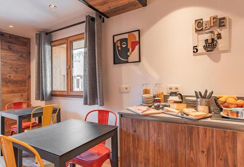 민박 Chalet Charming B And B