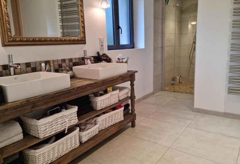 ベッドアンドブレックファースト L Aupinouse Chambre Double Giroflée Avec Salle De Bain Privative