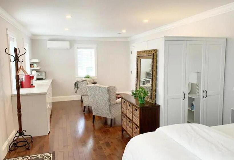 مبيت وإفطار The Red House Fredericton