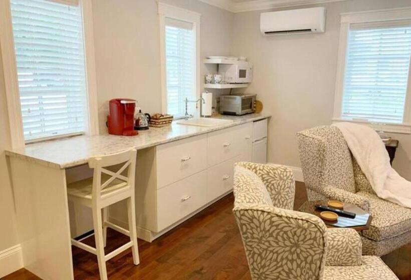 مبيت وإفطار The Red House Fredericton