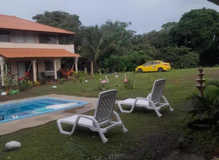 Hostal Burbujas Del Mar