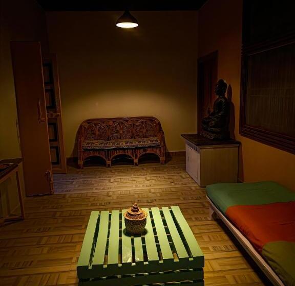 הוסטל Housetale  A Traveller S Home