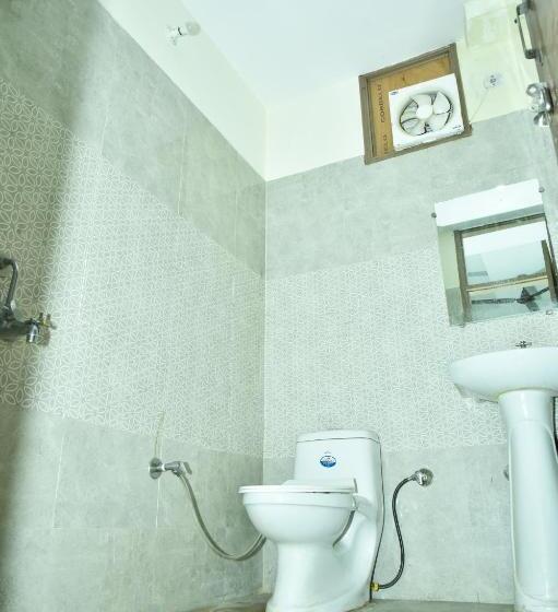 Отель 85 The Ganges