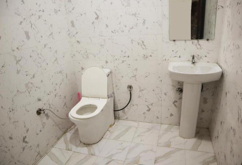 Отель 85 The Ganges