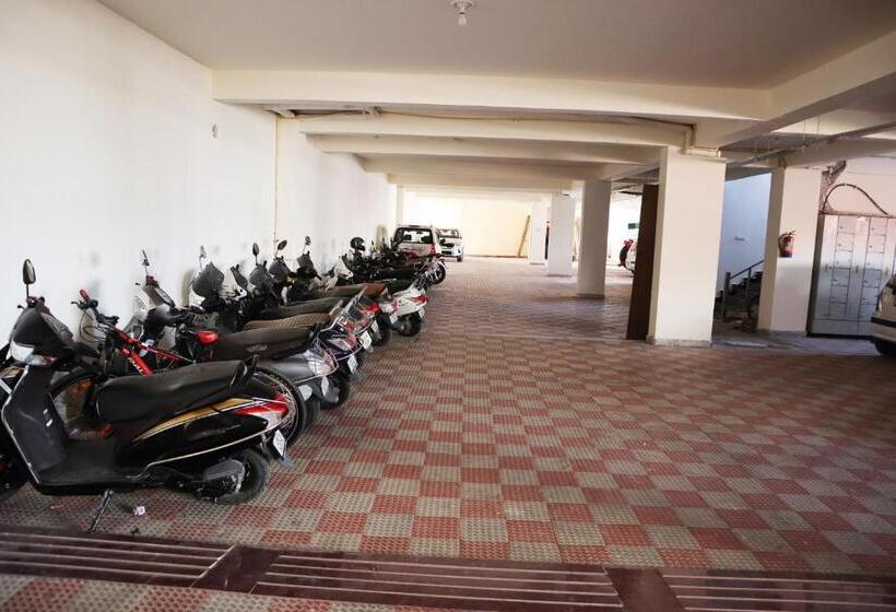 Отель 85 The Ganges