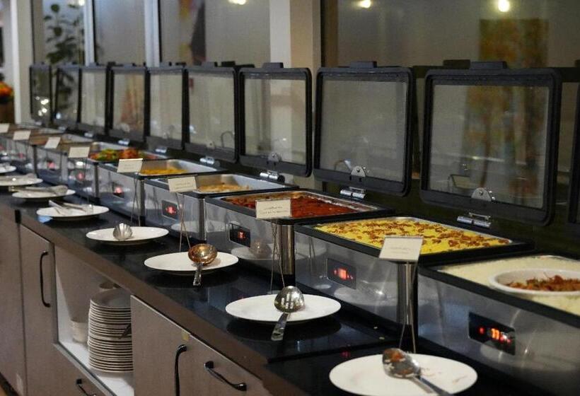 هتل Khawarnaq Palace