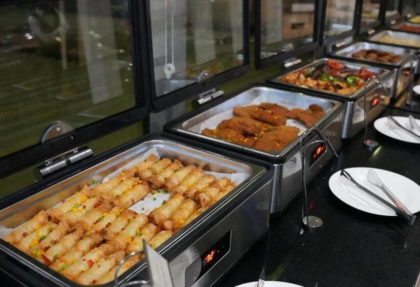 هتل Khawarnaq Palace