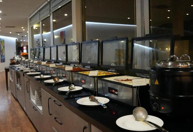 هتل Khawarnaq Palace