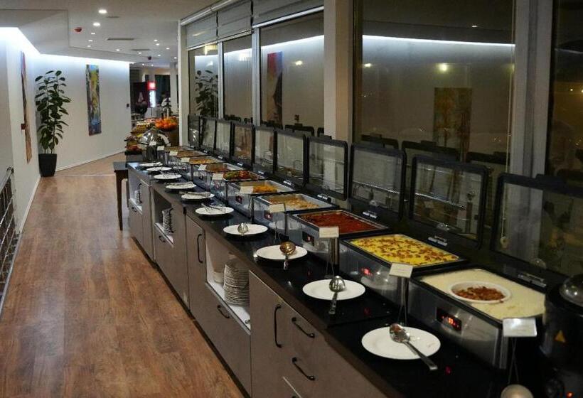 هتل Khawarnaq Palace