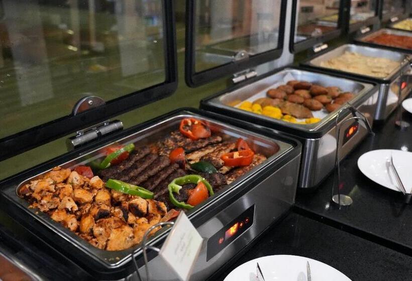 هتل Khawarnaq Palace