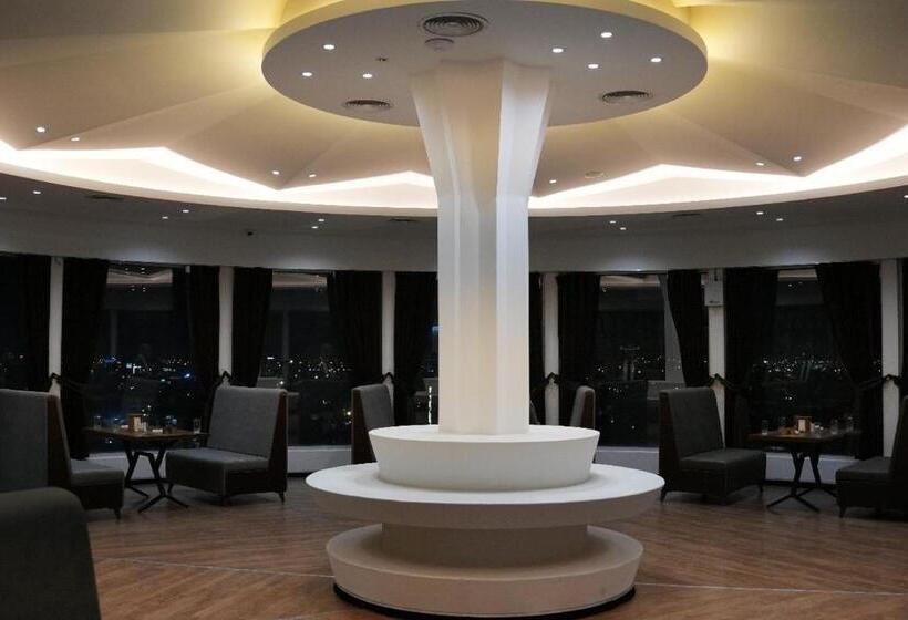 هتل Khawarnaq Palace