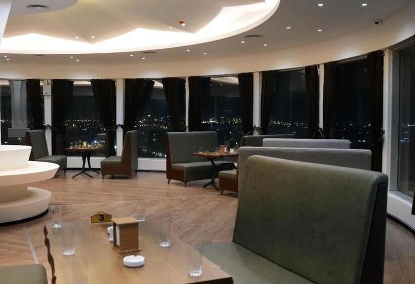 هتل Khawarnaq Palace