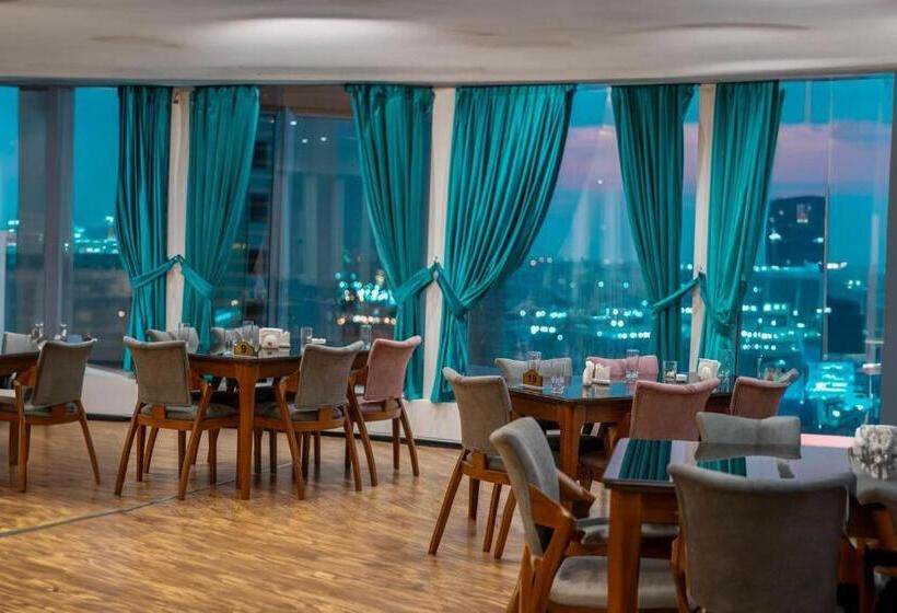 هتل Khawarnaq Palace