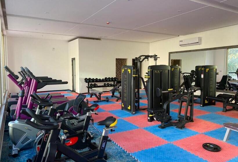 هتل Khawarnaq Palace