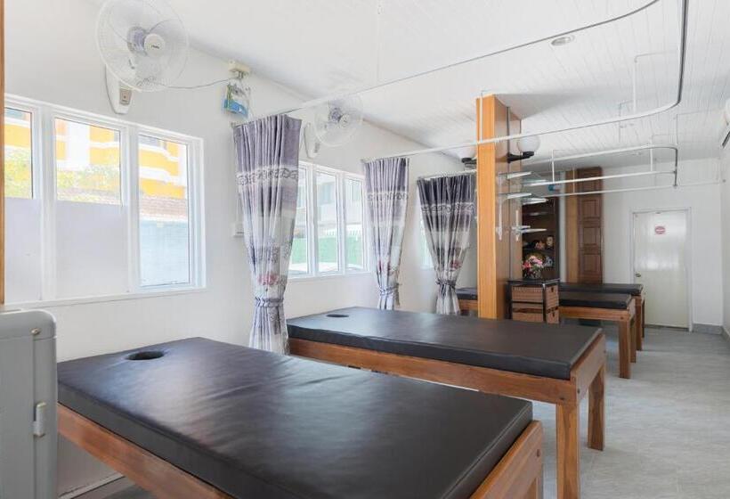 فندق Bevans Place Karon