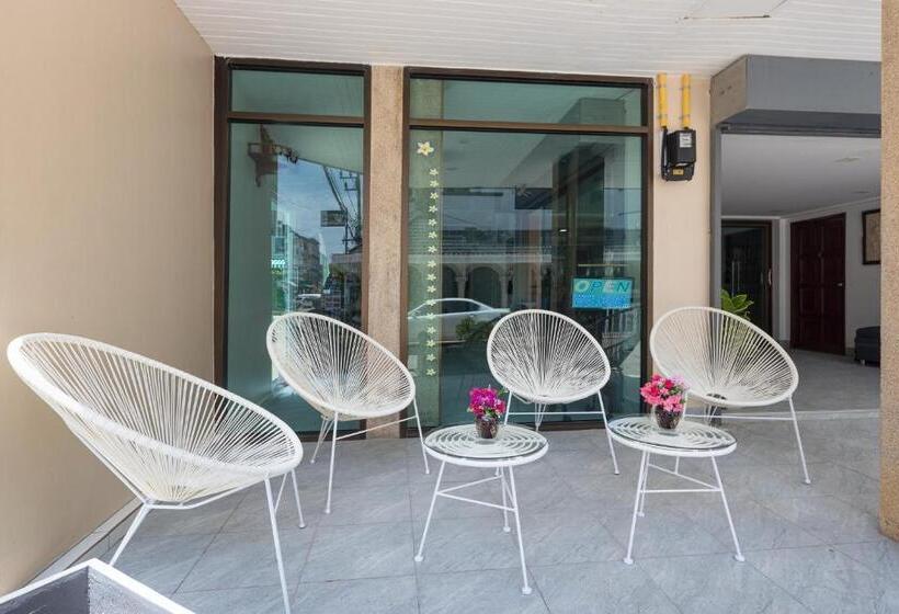 فندق Bevans Place Karon