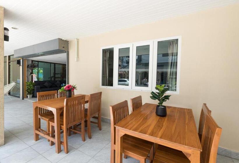 فندق Bevans Place Karon