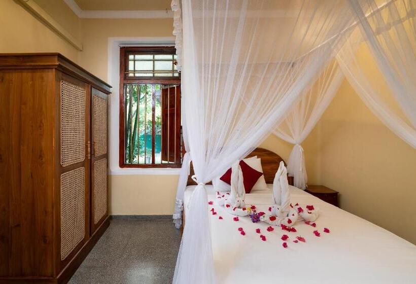 Отель Blue Whales