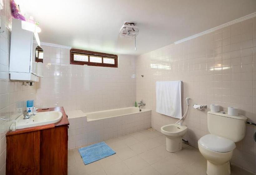 Отель Blue Whales