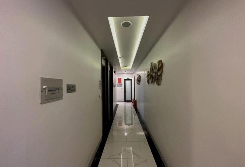 هتل Capital O 1194 Bee