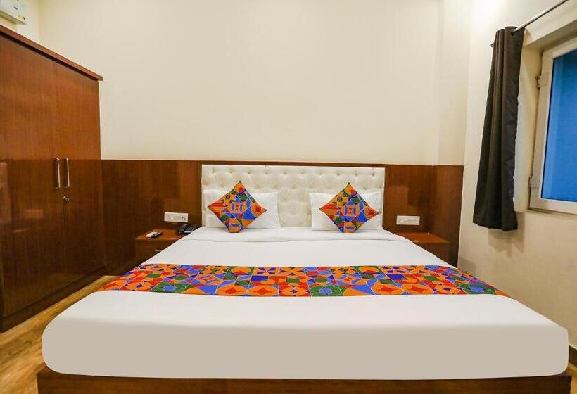 ホテル Fabexpress Trijal Inn