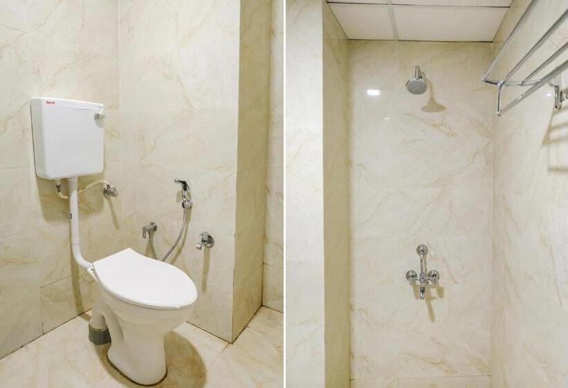 ホテル Fabexpress Trijal Inn