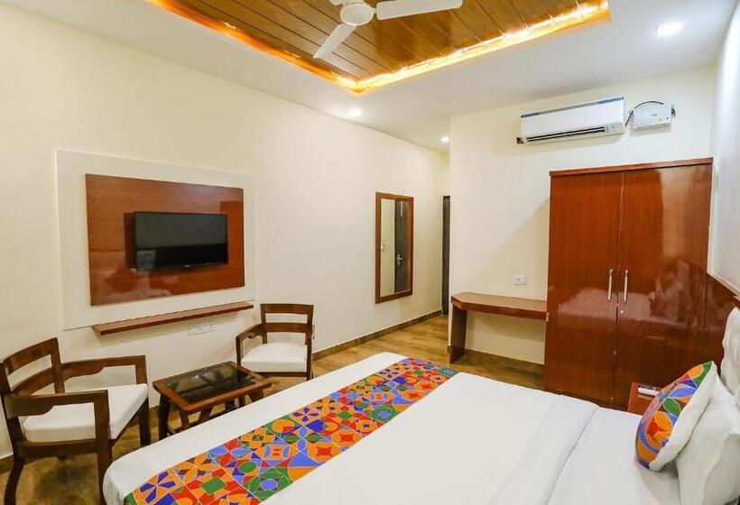 ホテル Fabexpress Trijal Inn