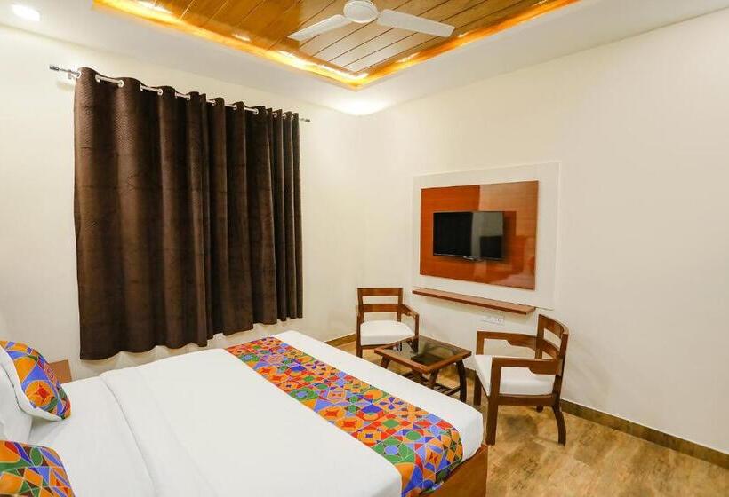 ホテル Fabexpress Trijal Inn