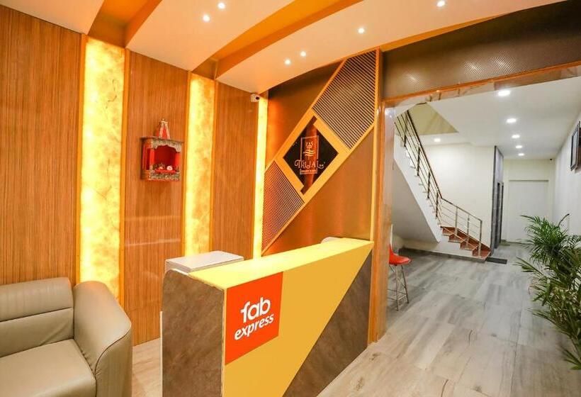 ホテル Fabexpress Trijal Inn
