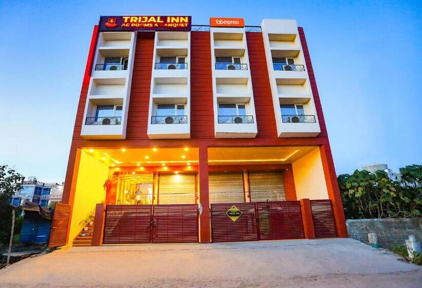 ホテル Fabexpress Trijal Inn