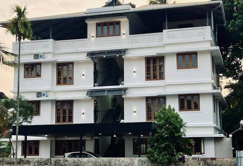 Отель Halo Residency