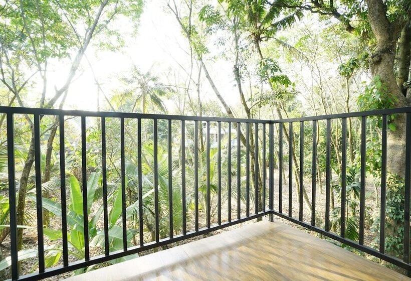 Отель Halo Residency