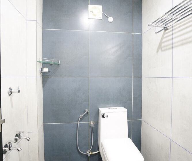 Отель Halo Residency