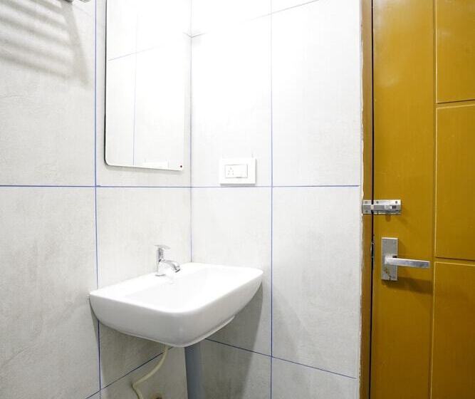 Отель Halo Residency