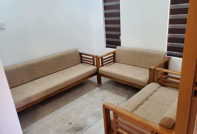 Отель Halo Residency