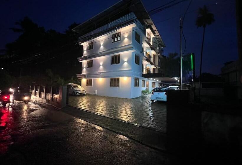 Отель Halo Residency