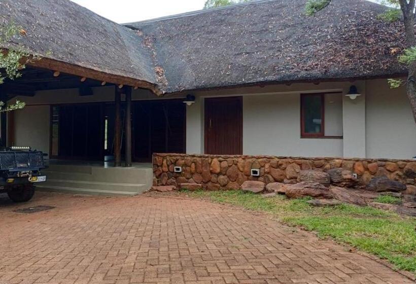 בית מלון כפרי Ilanga Safari Lodge Welgevonden Game Reserve