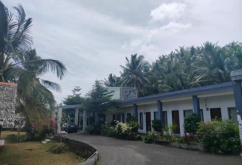 ホテル Kirai House Pantai Madasari Beach Front View