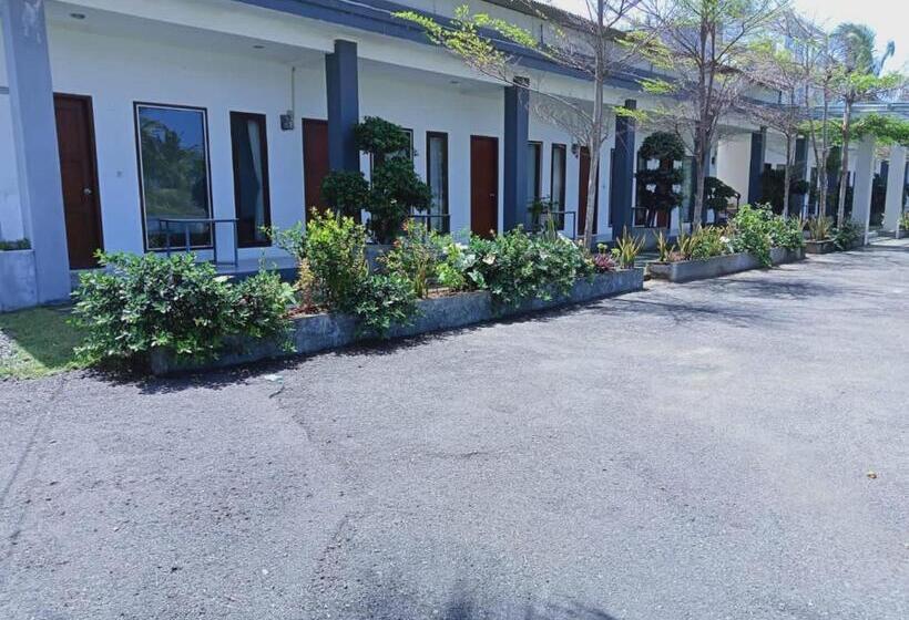 ホテル Kirai House Pantai Madasari Beach Front View