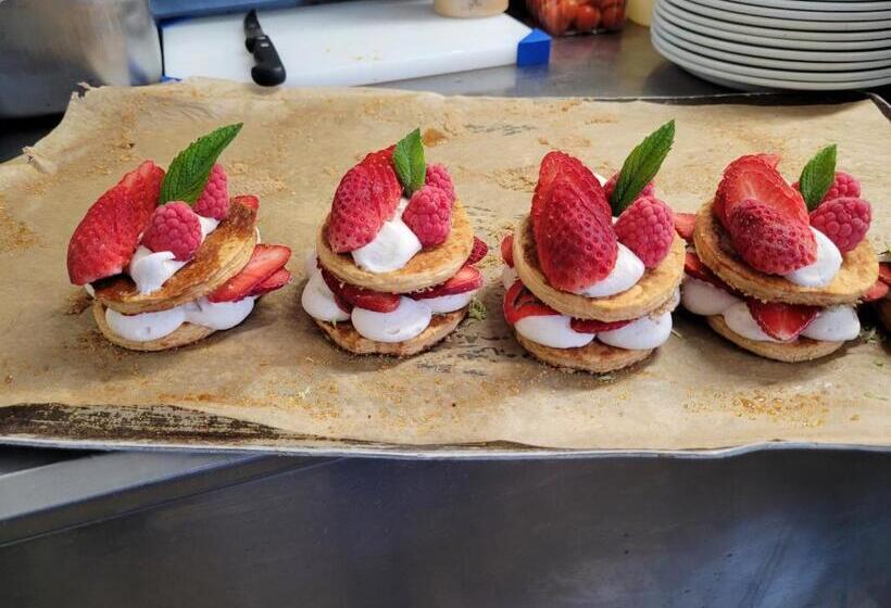 فندق Le Petit Montmartre