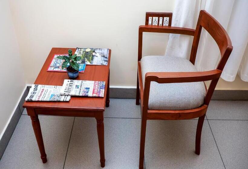 호텔 Mango Hill La Serene Puducherry