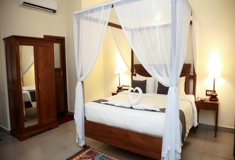 호텔 Mango Hill La Serene Puducherry