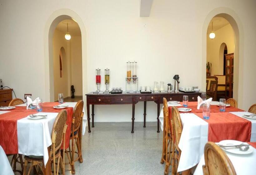 호텔 Mango Hill La Serene Puducherry