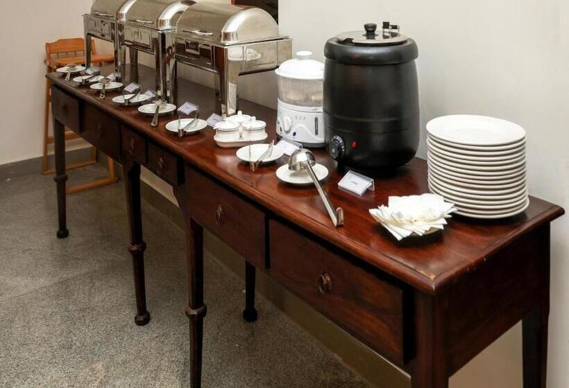 호텔 Mango Hill La Serene Puducherry